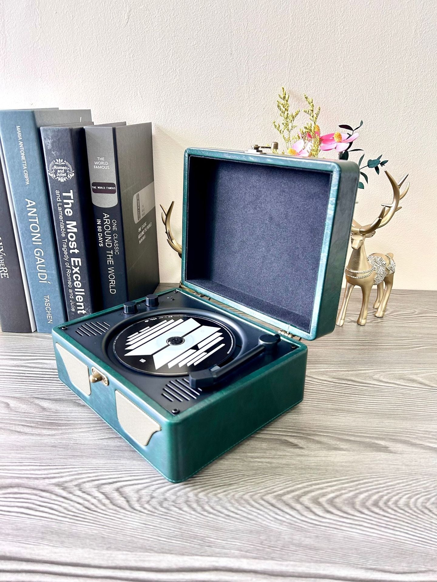 Yearsstay New Wholesale Display Gift CD player Portable Bluetooth Speaker All-in-one CD player for home