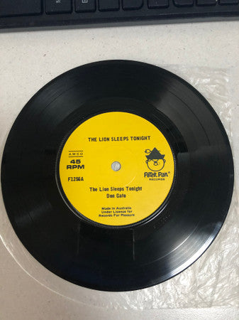 Unknown Artist : The Lion Sleeps Tonight (7", EP)