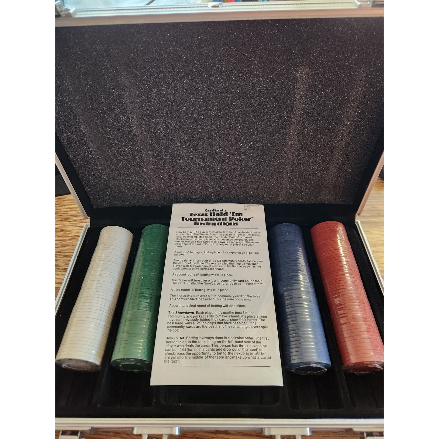 Cardinal Texas Hold ’Em Tournament Poker Set & Carrying Case